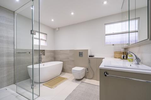 2 bedroom mews to rent, Adam & Eve Mews London W8