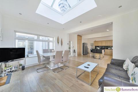 4 bedroom detached house for sale, Southborough Road, Bromley