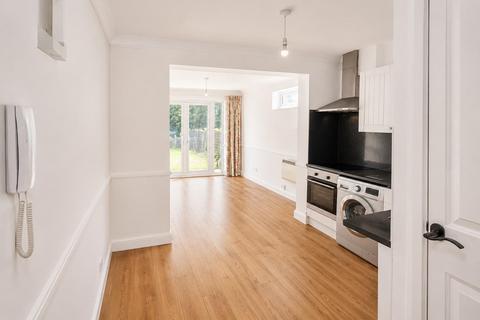 Studio to rent, Winlaton Road, Bromley