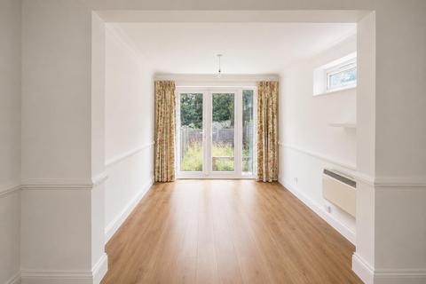 Studio to rent, Winlaton Road, Bromley