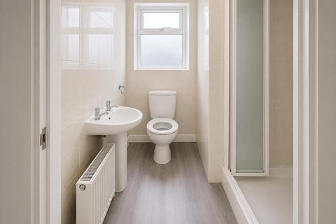 Studio to rent, Winlaton Road, Bromley