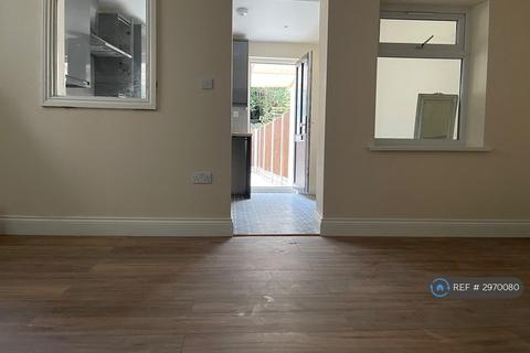2 bedroom flat to rent, Lower Range Road, Gravesend, DA12