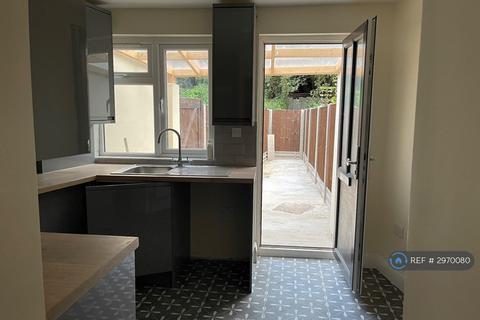 2 bedroom flat to rent, Lower Range Road, Gravesend, DA12