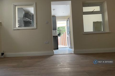 2 bedroom flat to rent, Lower Range Road, Gravesend, DA12