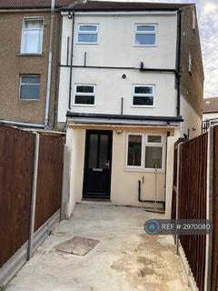 2 bedroom flat to rent, Lower Range Road, Gravesend, DA12