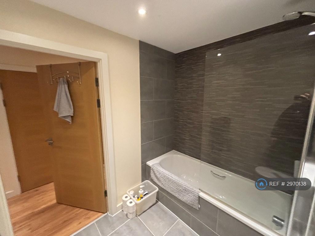 Apartment in Manchester, City Centre - View 5