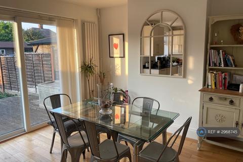 1 bedroom in a house share to rent, Wendover Drive, Bedford, MK41