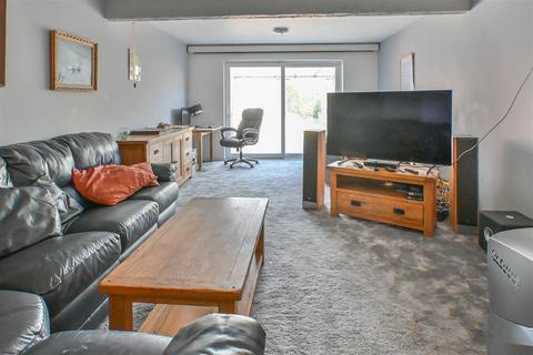 2 bedroom semi-detached bungalow for sale, Thorndon Avenue, West Horndon, Brentwood