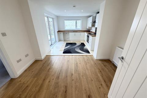3 bedroom semi-detached house to rent, Gloucester Street, Hartlepool
