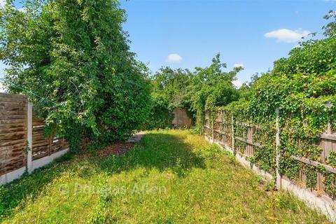 Crystal Avenue, Hornchurch RM12