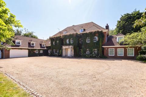 Queens Drive, Oxshott, Leatherhead, Surrey, KT22