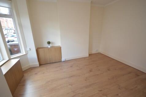House in Nottingham, The Meadows - View 5