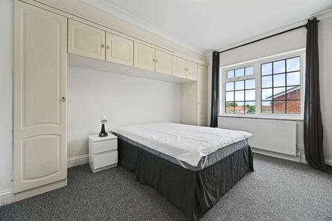 1 bedroom in a house share to rent, Mansell Road, Greenford