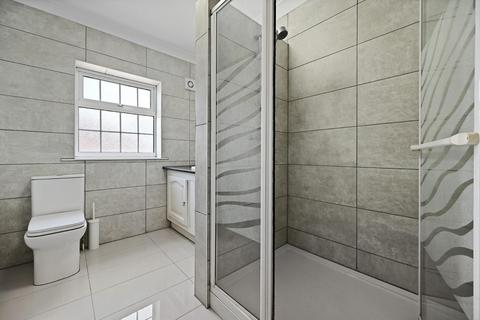 1 bedroom in a house share to rent, Mansell Road, Greenford