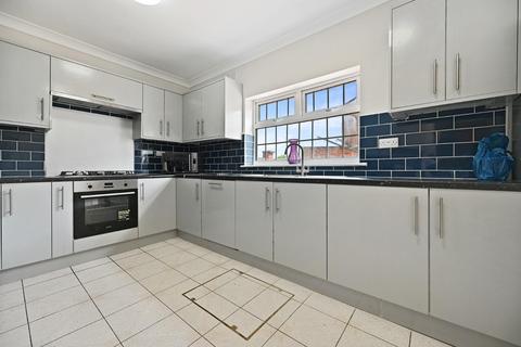 1 bedroom in a house share to rent, Mansell Road, Greenford