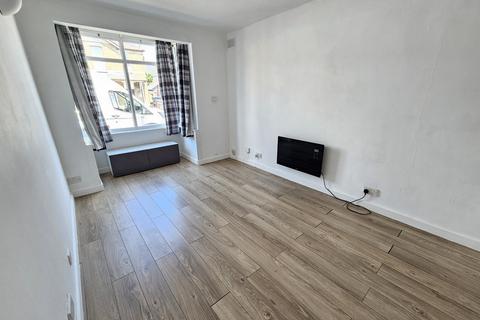 1 bed flat/apartment for rent in Cambridge Road, Dorchester, DT1 2