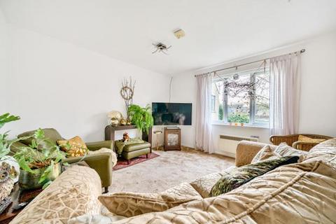 2 bedroom retirement property for sale, Riverside Gardens, Witney