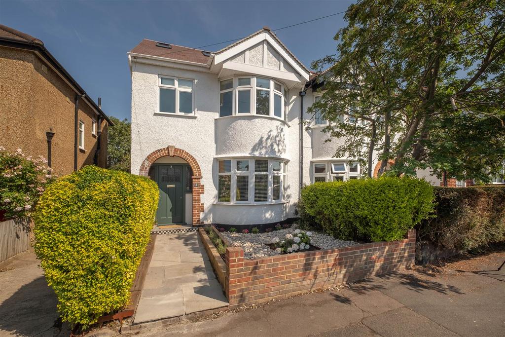 Detached house exterior, driveway