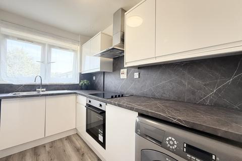 1 bedroom flat to rent, Corbett Court, Glasgow, G32