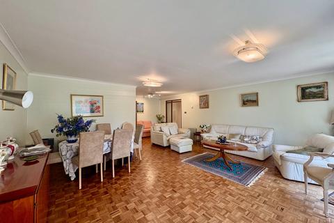 2 bedroom ground floor flat for sale, Stonegrove, Edgware HA8