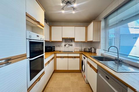 2 bedroom ground floor flat for sale, Stonegrove, Edgware HA8