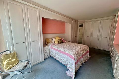 2 bedroom ground floor flat for sale, Stonegrove, Edgware HA8