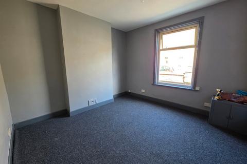 3 bedroom terraced house to rent, Willingham Street, Grimsby DN32