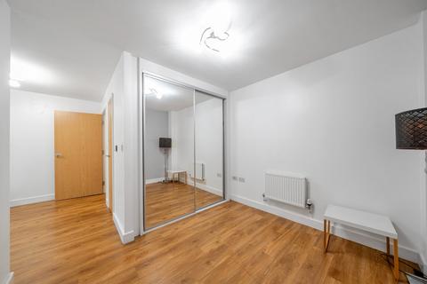 1 bedroom flat for sale, Albatross Way, London, SE16