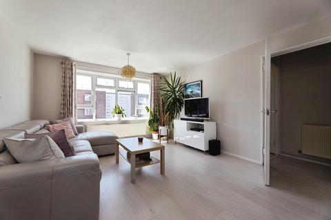 2 bedroom flat for sale, Radbourne Crescent, Walthamstow, E17