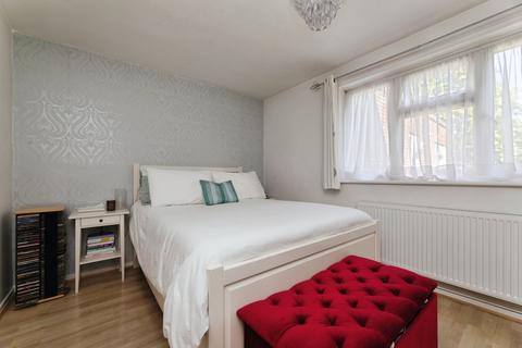 2 bedroom flat for sale, Radbourne Crescent, Walthamstow, E17