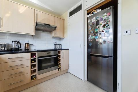 2 bedroom flat for sale, Radbourne Crescent, Walthamstow, E17