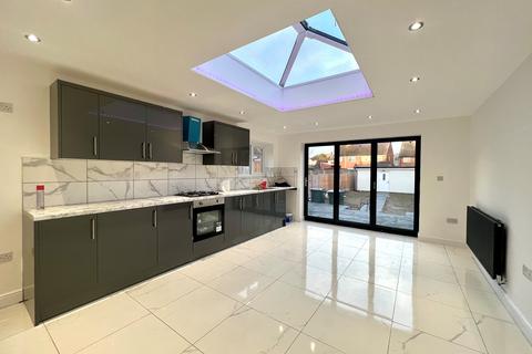 4 bedroom house to rent, Beake Avenue, Coventry, CV6