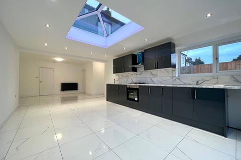 4 bedroom house to rent, Beake Avenue, Coventry, CV6