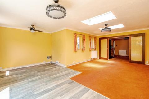 2 bedroom detached bungalow for sale, St. Thomas Drive, Bognor Regis