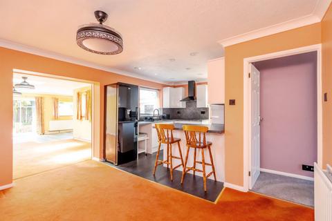 2 bedroom detached bungalow for sale, St. Thomas Drive, Bognor Regis