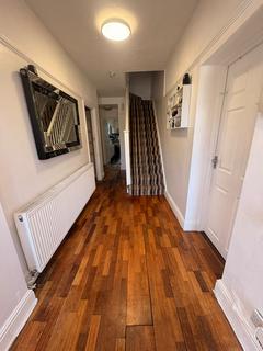6 bedroom semi-detached house for sale, Sylvia Avenue, Pinner, HA5