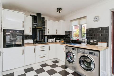 3 bedroom detached house for sale, Holly Close, Rhyl LL18