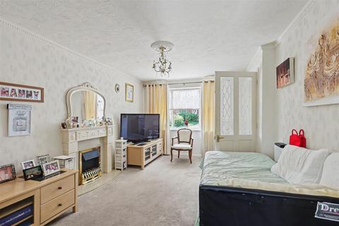 3 bedroom semi-detached house for sale, Mylne Close, Cheshunt