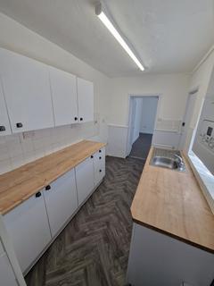 2 bedroom flat to rent, Raby Street, Gateshead NE8
