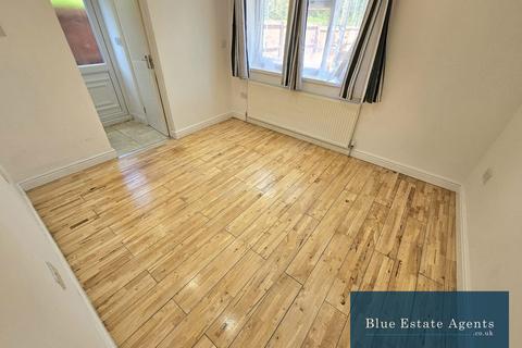 1 bedroom flat to rent, Clare Road, Staines-upon-Thames, TW19