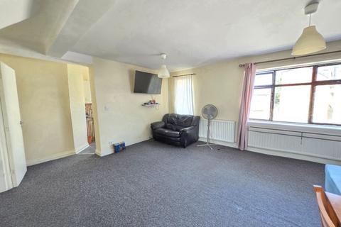 2 bedroom flat to rent, Westminster Gardens, Barking, IG11