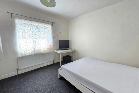 2 bedroom flat to rent, Westminster Gardens, Barking, IG11
