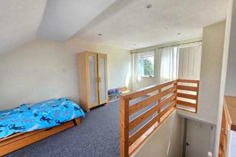 2 bedroom flat to rent, Westminster Gardens, Barking, IG11