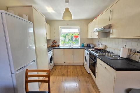 2 bedroom flat to rent, Westminster Gardens, Barking, IG11