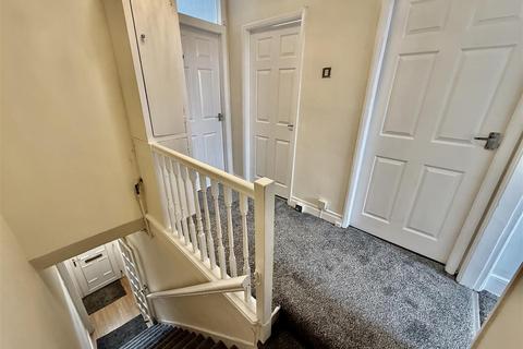 3 bedroom flat to rent, Northbourne Street, Deckham, Gateshead