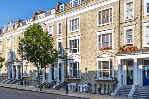 Eardley Crescent, London, SW5