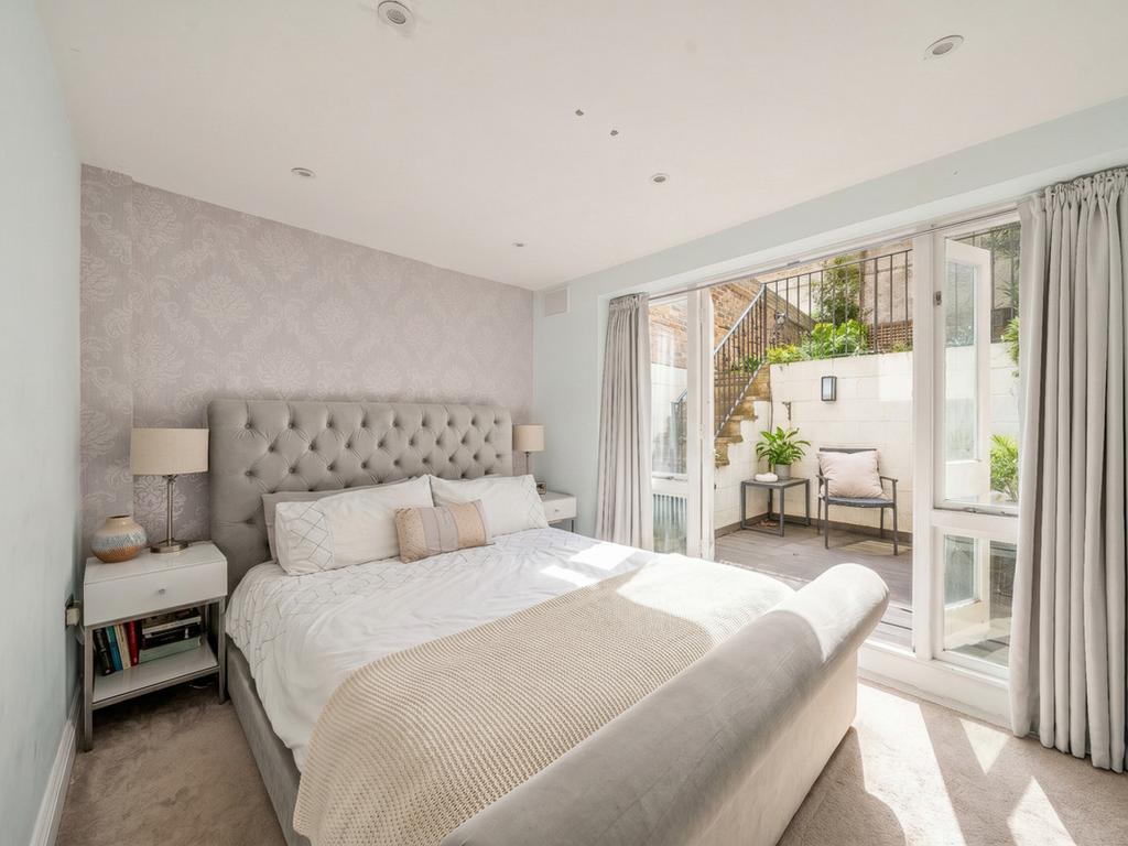 Master bedroom, balcony