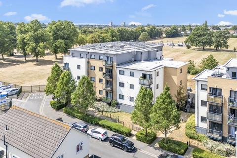 1 bedroom apartment for sale, Cottons Approach, Romford, RM7