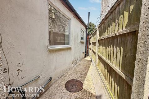 5 bedroom end of terrace house for sale, St Georges Road, Great Yarmouth