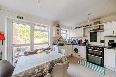 4 bedroom terraced house to rent, Dumbleton Close, Kingston upon Thames, KT1
